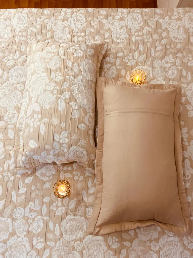 3. Rosepetal Reversible Becover shade-Beige.webp