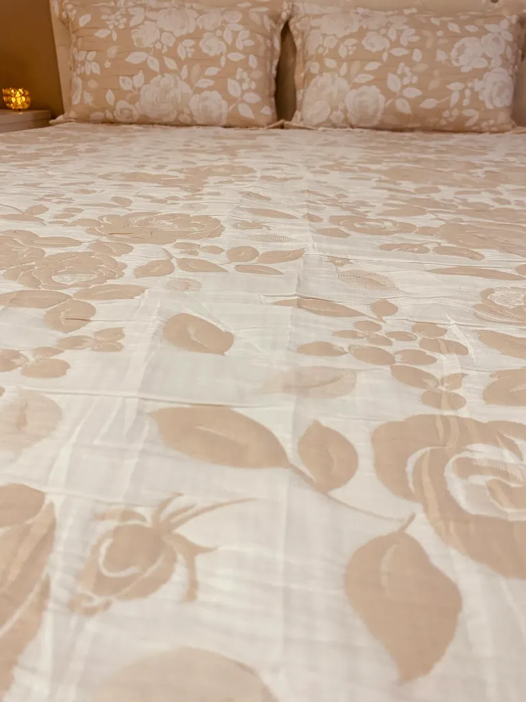 4. Rosepetal Reversible Becover shade-Beige.webp