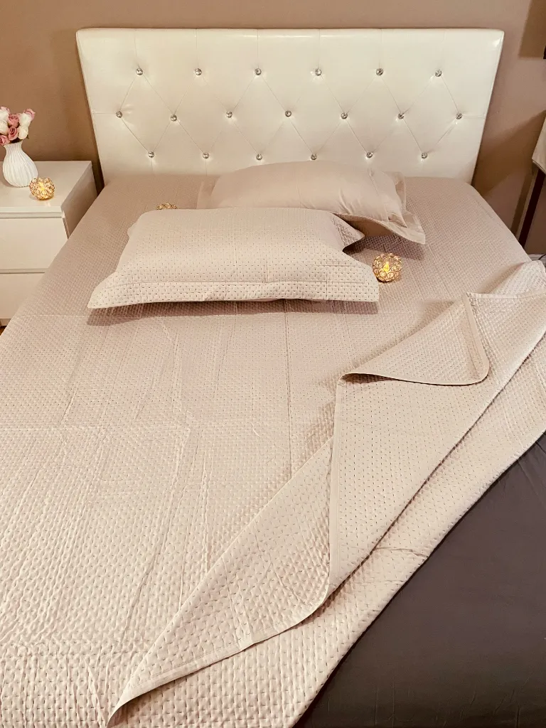 Ultra-Luxury Pastel Colored Bedcover_3_BrownMouse.webp