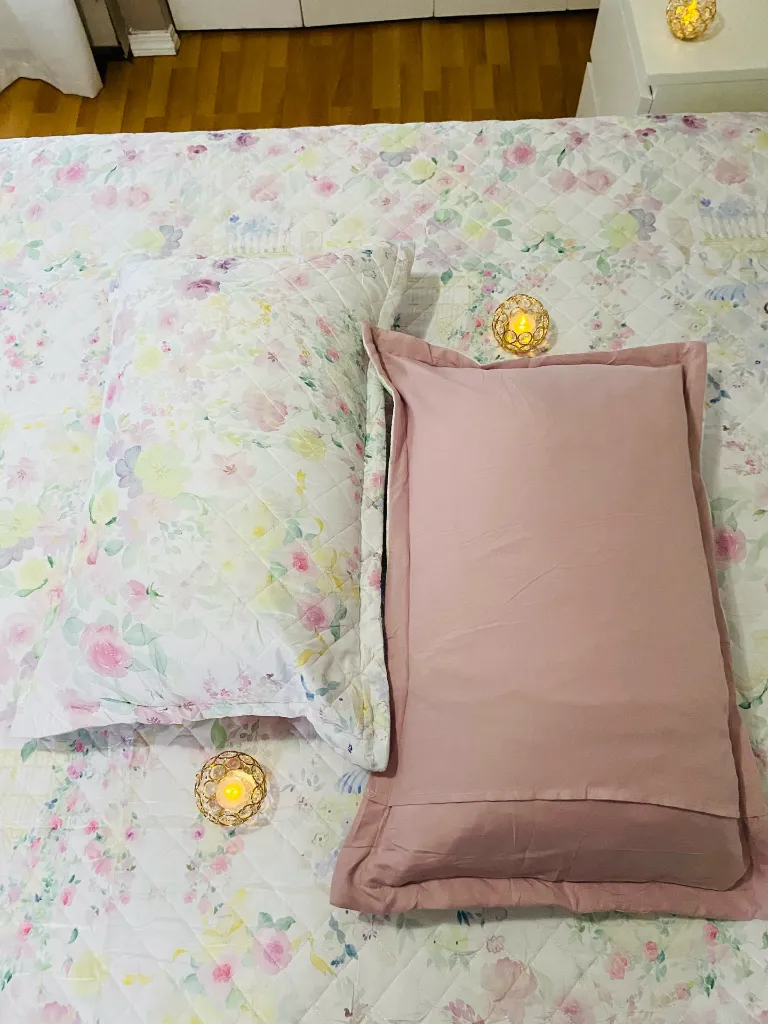 Reversible_Quilted_Bedcover_5_Yellow&PinkFlowers.webp