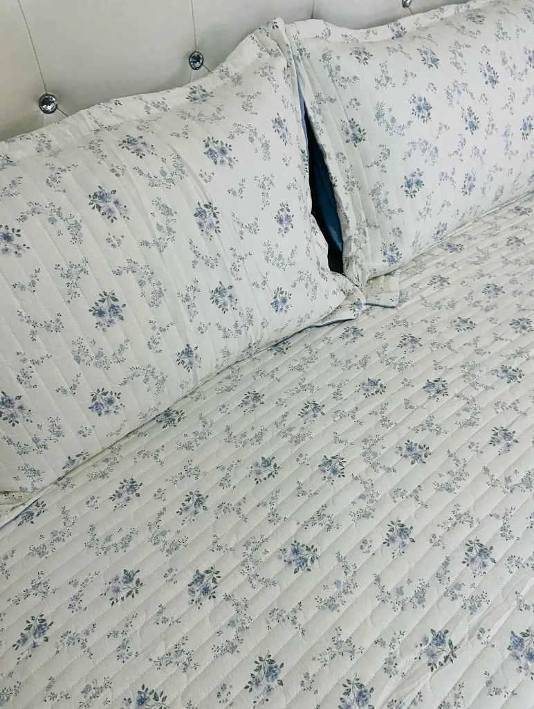 Pinterest - Style_RibbedCotton_5_WhiteBase_BlueFlowers.webp