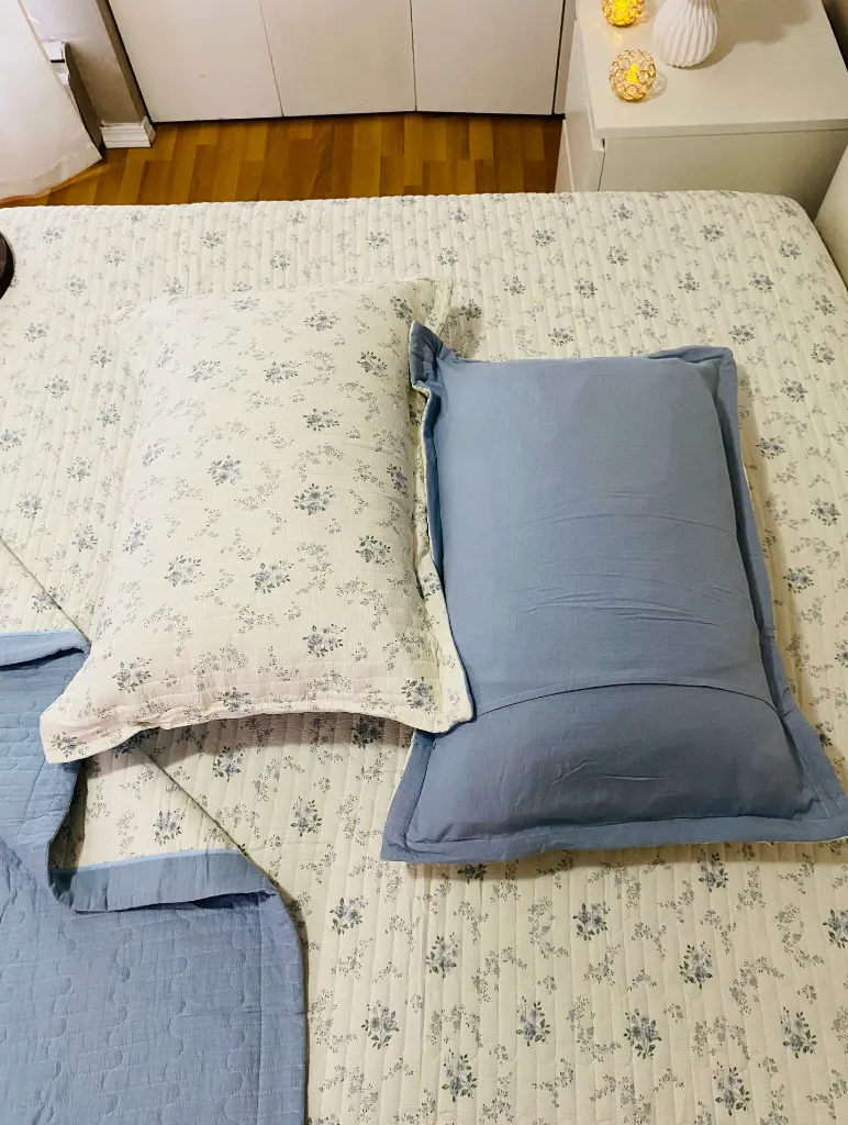 Pinterest - Style_RibbedCotton_4_WhiteBase_BlueFlowers.webp