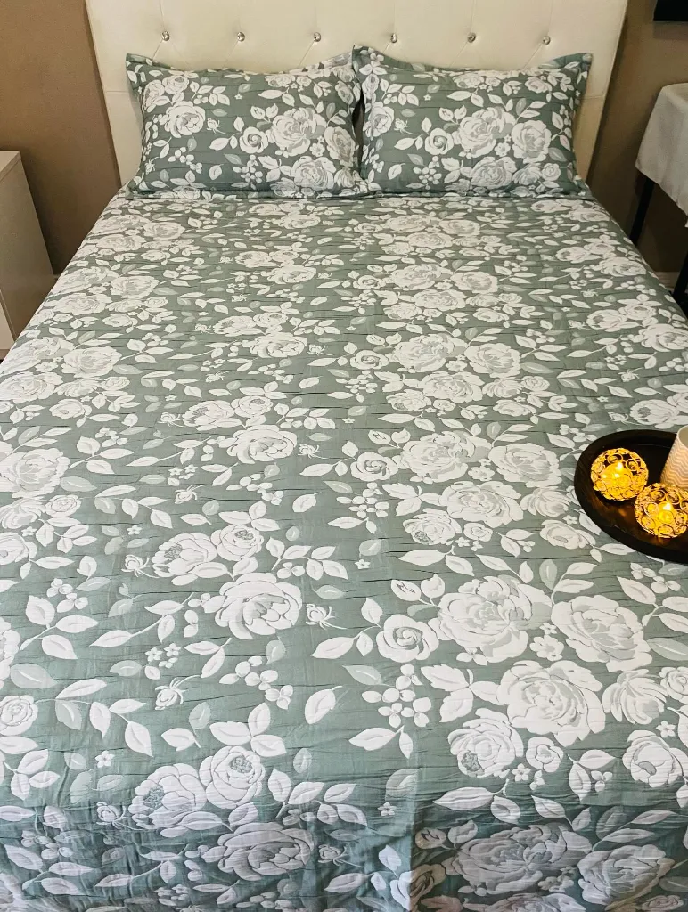 2. Rosepetal Reversible Becover shade-Green.webp