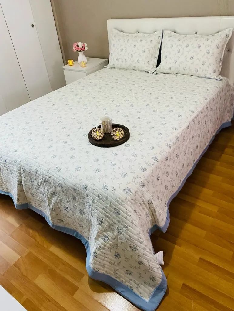 Ribbed Cotton White shade With Blue Flowers Style