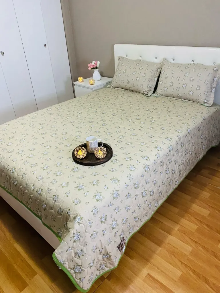 Quilted English Floral Bedcover In Brown Shade