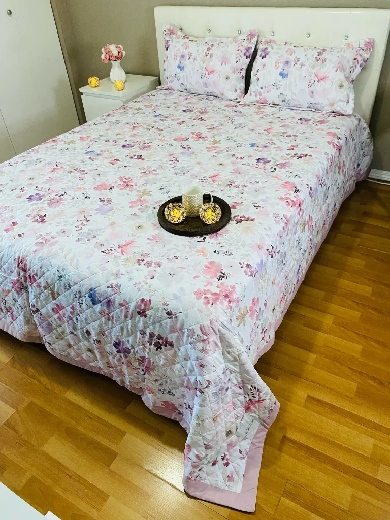 Reversible Quilted Bedcover In Pink & Purple Flowers Style